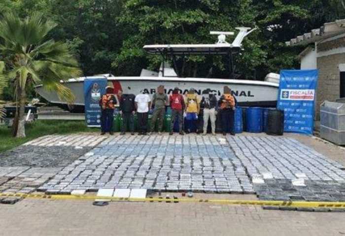 Armada incautó más de 1.6 toneladas de clorhidrato de cocaína: tres capturados