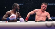 Crawford acaba con el reinado de Canelo Álvarez frente a 70.000 aficionados
