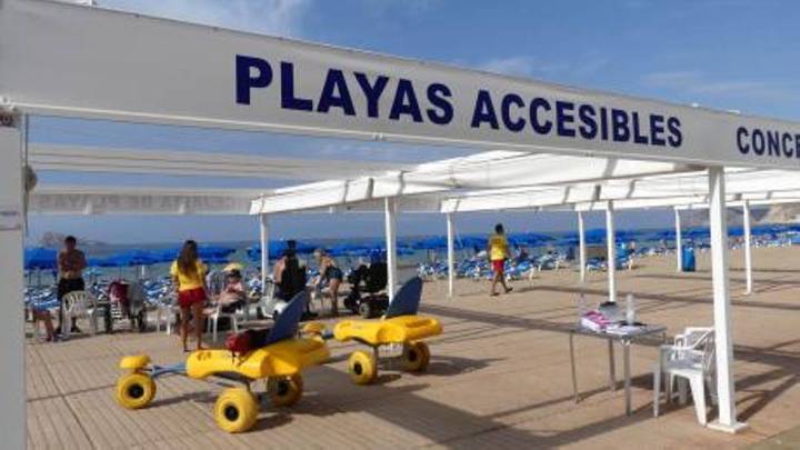Cerca de 800.000 personas pasaron por parte de la playa de Poniente y Mal Pas de Benidorm en julio y agosto