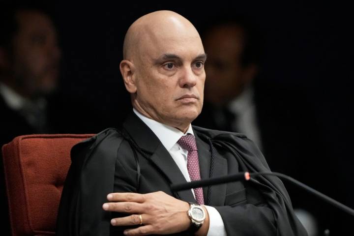 Majority of Brazilian Supreme Court panel convicts Bolsonaro of attempting a coup