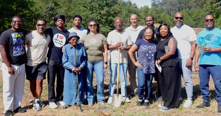 With nature as center, Carter family proposes small