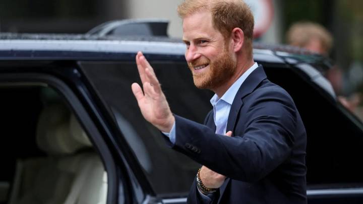 El príncipe Enrique de Inglaterra llega a palacio para visitar a su padre, Carlos III