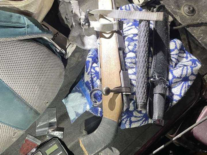 Two charged after police seize guns, meth in central Edmonton