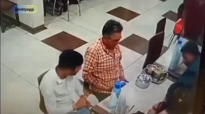 Viral Video: Family Dinner Turns Tragic as Man Collapses Mid-Meal, 54-Second Clip of Sudden Death Leaves Internet in Tears