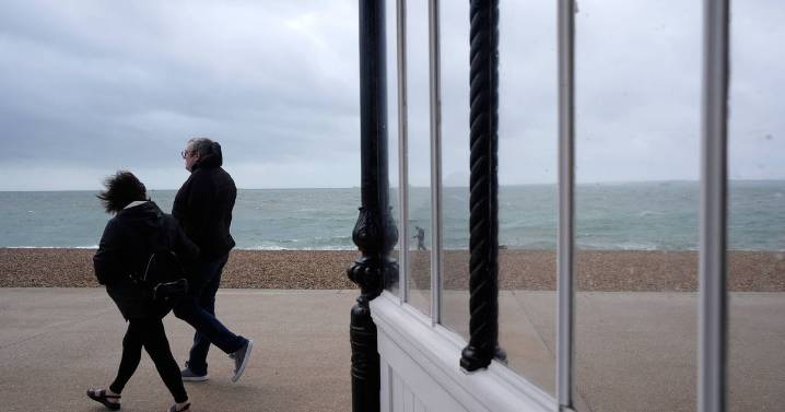 UK weather: Met Office issues yellow warning for rain as heavy downpours forecast