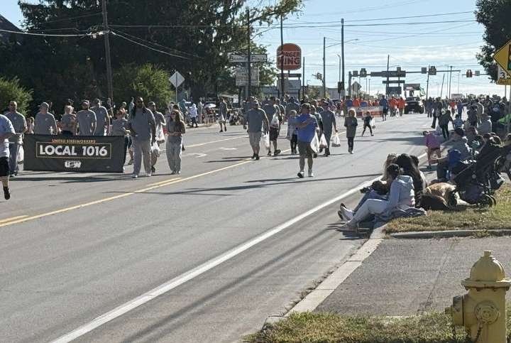Crowds line the streets as the annual Buhl Day Parade kicks off a day of fun