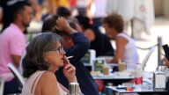 Sanidad amplía los espacios sin humo pero deja fuera de la ley antitabaco el empaquetado neutro