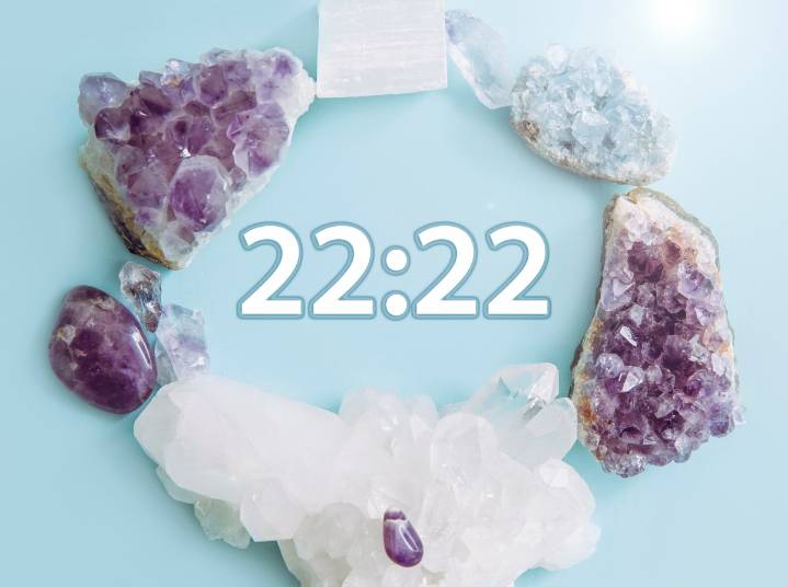 El significado de ver la hora 22:22, según la numerología