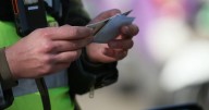 Carabinero es atacado en la cabeza con un ladrillo durante fiscalización en Las Condes y hiere a sujeto con arma de servicio