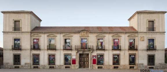 La poetisa Leonor Darcourt presenta su exposición 'EROS en mis Palabras' en Medinaceli