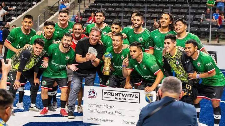 Jugadores de Savage se coronan en la 4 Nations Cup de Indoor Soccer 2025
