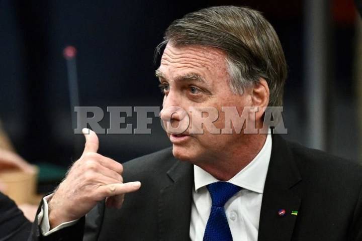 Bolsonaro ingresa al hospital  tras sentirse mal