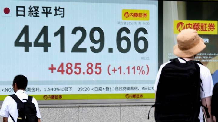 Asian shares mostly rise as focus shifts to Fed's next move