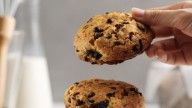Cookies americanas con chispas de chocolate: súper fáciles y con un resultado irresistible de revista