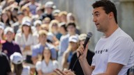 Detienen al sospechoso del asesinato del activista político Charlie Kirk, asegura el FBI