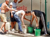 Desesperanza entre apagones, basura y falta de agua en Cuba: el día a día en el centro de La Habana