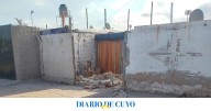 Tragedia en Mendoza: un motociclista se incrustó en una casa, una pared se derrumbó y aplastó a una nena