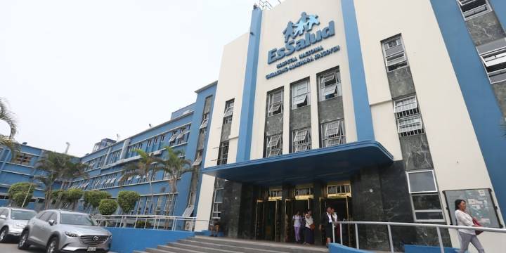 EsSalud sanciona solo por 90 días a enfermera por presentar certificados médicos falsos para viajar a Bolivia