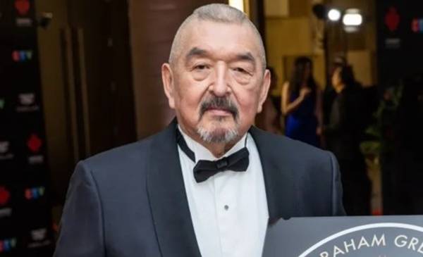 Murió el actor Graham Greene recordado por coprotagonizar "Danza con lobos" junto a Kevin Costner