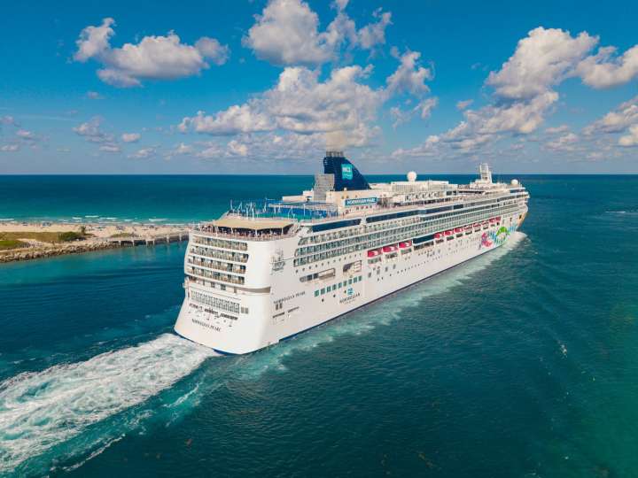 3 Reasons To Buy Norwegian Cruise Line Holdings (NYSE:NCLH)