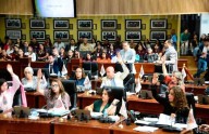 Discute Congreso orden del día durante hora y media