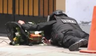 Alcalde de Chorrillos en la mira de los criminales: dejan arreglo fúnebre en la puerta de su casa