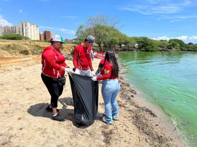 Más de 3 toneladas de desechos recolectaron de las playas del Zulia