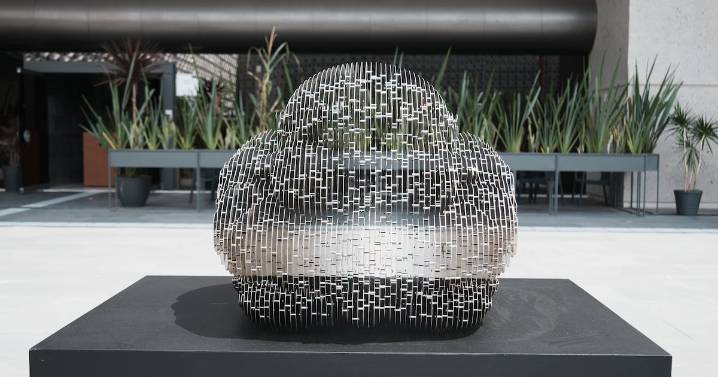 Llevan arte contemporáneo a la Cámara de Diputados de México