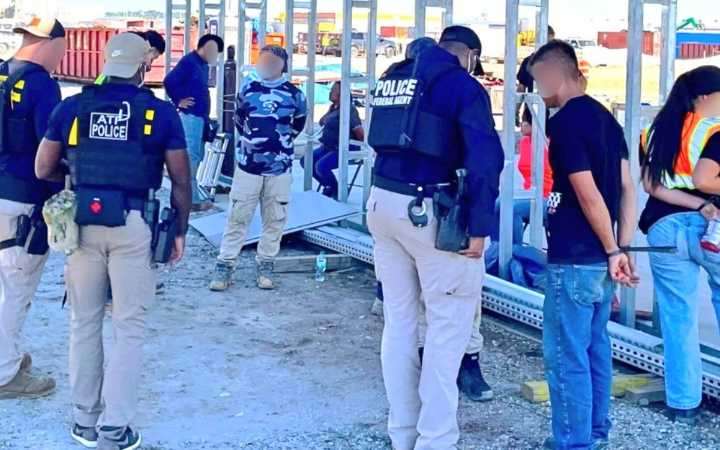 Videos | Surcoreanos, mayoría de los detenidos en planta de Hyundai en EE.UU.