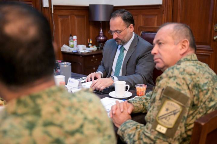 Participan autoridades en sesión de la Mesa de Seguridad, en Palacio de Gobierno