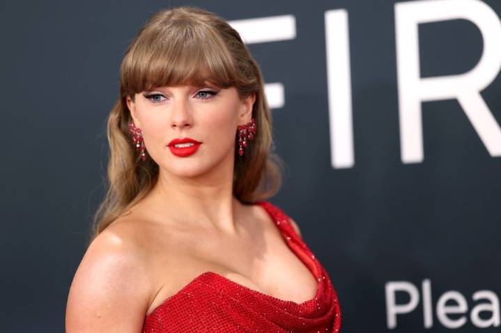 Taylor Swift hid behind bulletproof screen at Chiefs game