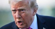 Trump redobla advertencias contra izquierda radical; no descarta declarar a Antifa organización terrorista