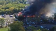 Chocó contra una iglesia en Michigan, la incendió y baleó a los fieles: cuatro muertos