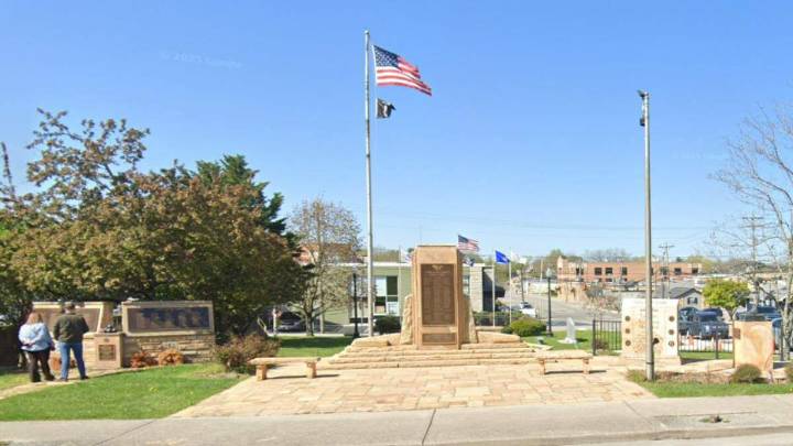Man Shot Dead After Giving Middle Finger To War Memorial
