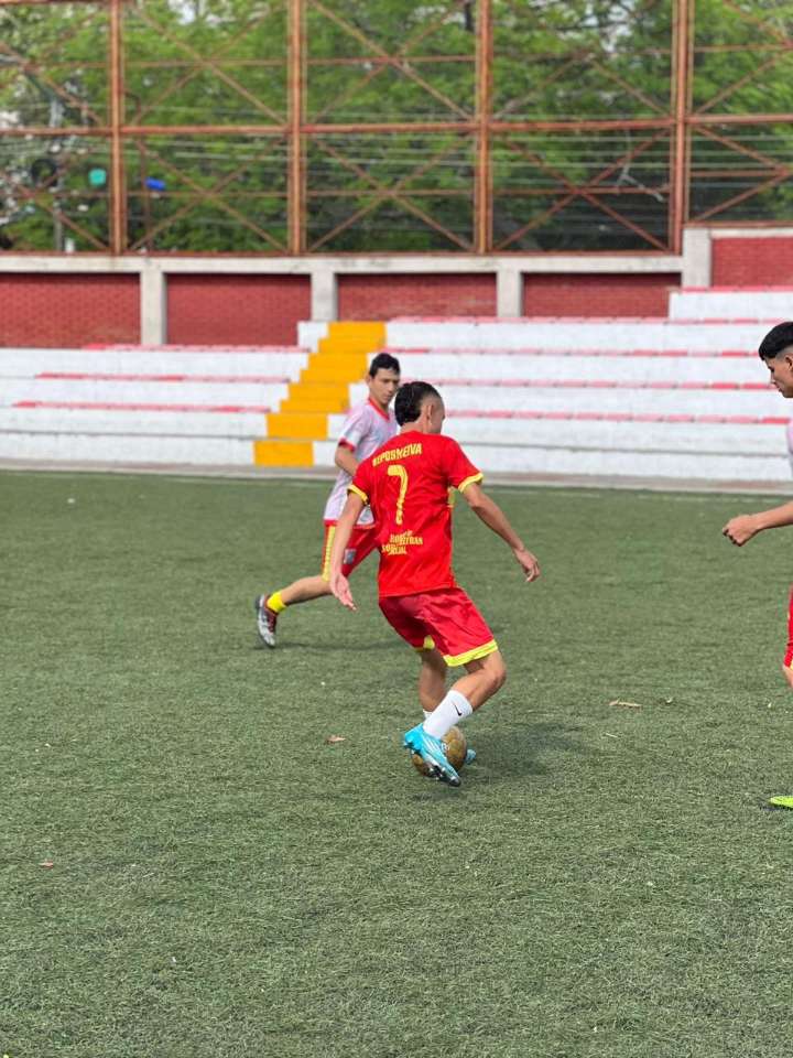 Santiago Medina, la promesa opita que sueña con el fútbol profesional 🌟⚽ -