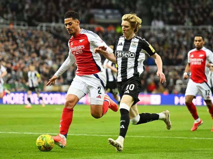 William Saliba extiende su contrato con Arsenal