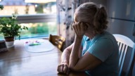 Una anciana en Calpe revisa su cuenta y descubre el horror: 30.000 € menos y su cuidadora detenida