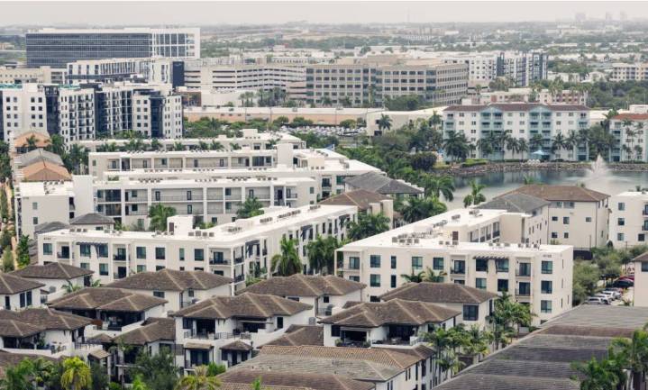 Éxodo de migrantes venezolanos afecta el mercado inmobiliario de Doral