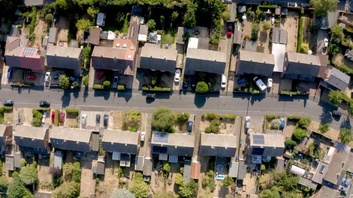 Chicago suburbs dominate list of safest, richest places to live