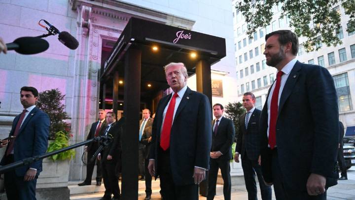 Protesters disrupt Trump’s rare outing to a D.C. restaurant
