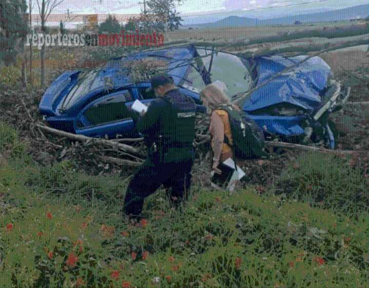 AUTOMOVILISTA CIRCULABA A EXCESO DE VELOCIDAD, SE FUE VOLCANDO HASTA CAER EN LOS PASTIZALES; ATLACOMULCO