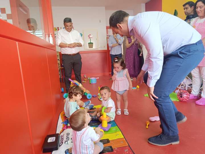 Correa destaca que la matriculación en el primer ciclo de infantil permanece abierta durante todo el curso escolar