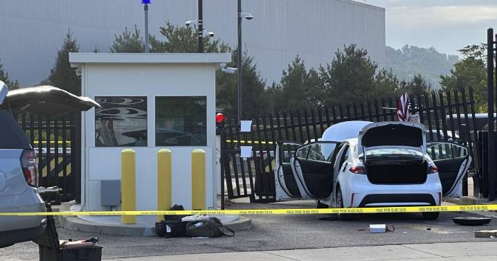 Driver rams car into FBI building gate in Pittsburgh and leaves behind an American flag