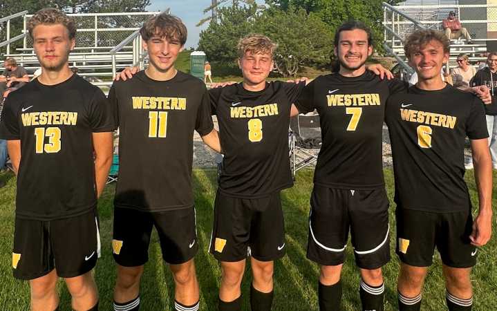 Bay County fall roundup: Senior Day is good day for victory celebration