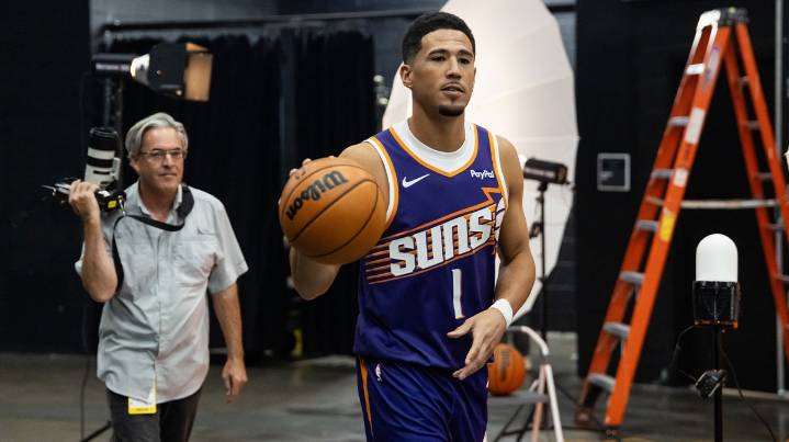 Suns star Devin Booker’s hilarious reaction to hitting Year 11 in the NBA