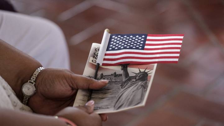 Escándalo migratorio: 12 cubanos implicados en una red de tráfico de personas y fraude de visados