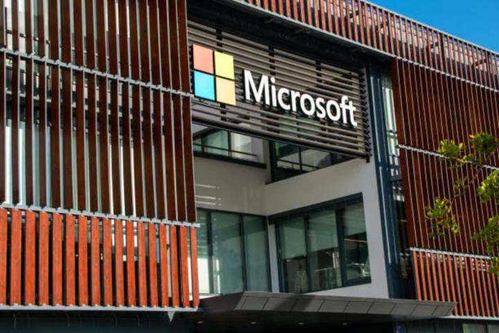 Microsoft: No Signs Of Slowing Down (NASDAQ:MSFT)