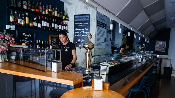 Un niño de 9 años va todos los días a un bar solo hasta que un chivatazo alerta a la policía local
