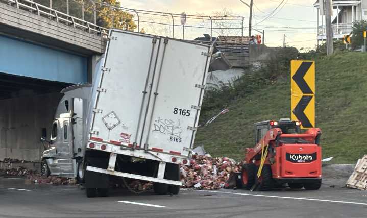 Pawtucket tractor trailer crash spills truck contents onto 95