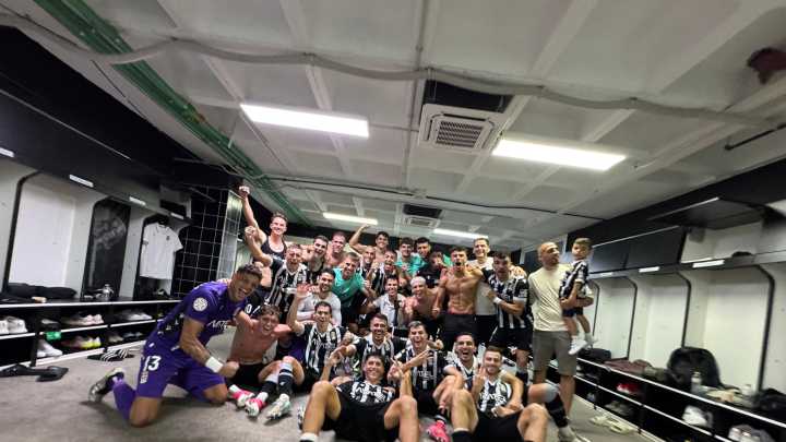 El Efesé de Javi Rey devuelve la fiesta al Cartagonova